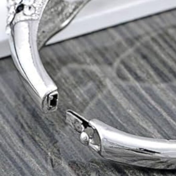 Neiman Marcus Silver Rhinestone Twin Jaguar Cuff Bangle Bracelet - Picture 5 of 5